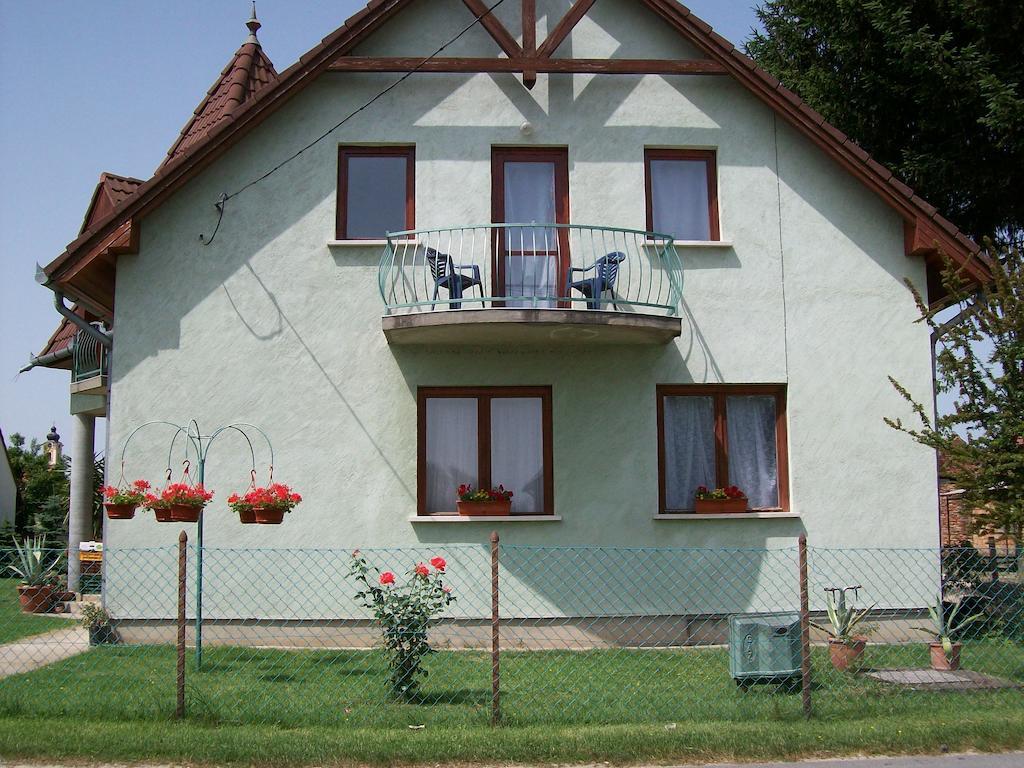 Borostyan Vendeghaz Leilighet Balatonkeresztúr Rom bilde
